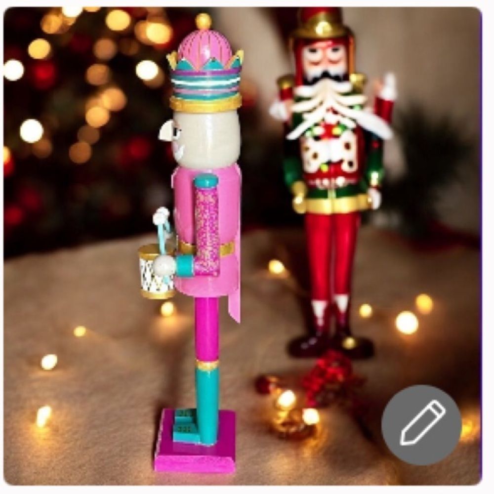 Hand Crafted Colorful Nutcracker Drum Major 18”h - Picture 10 of 10